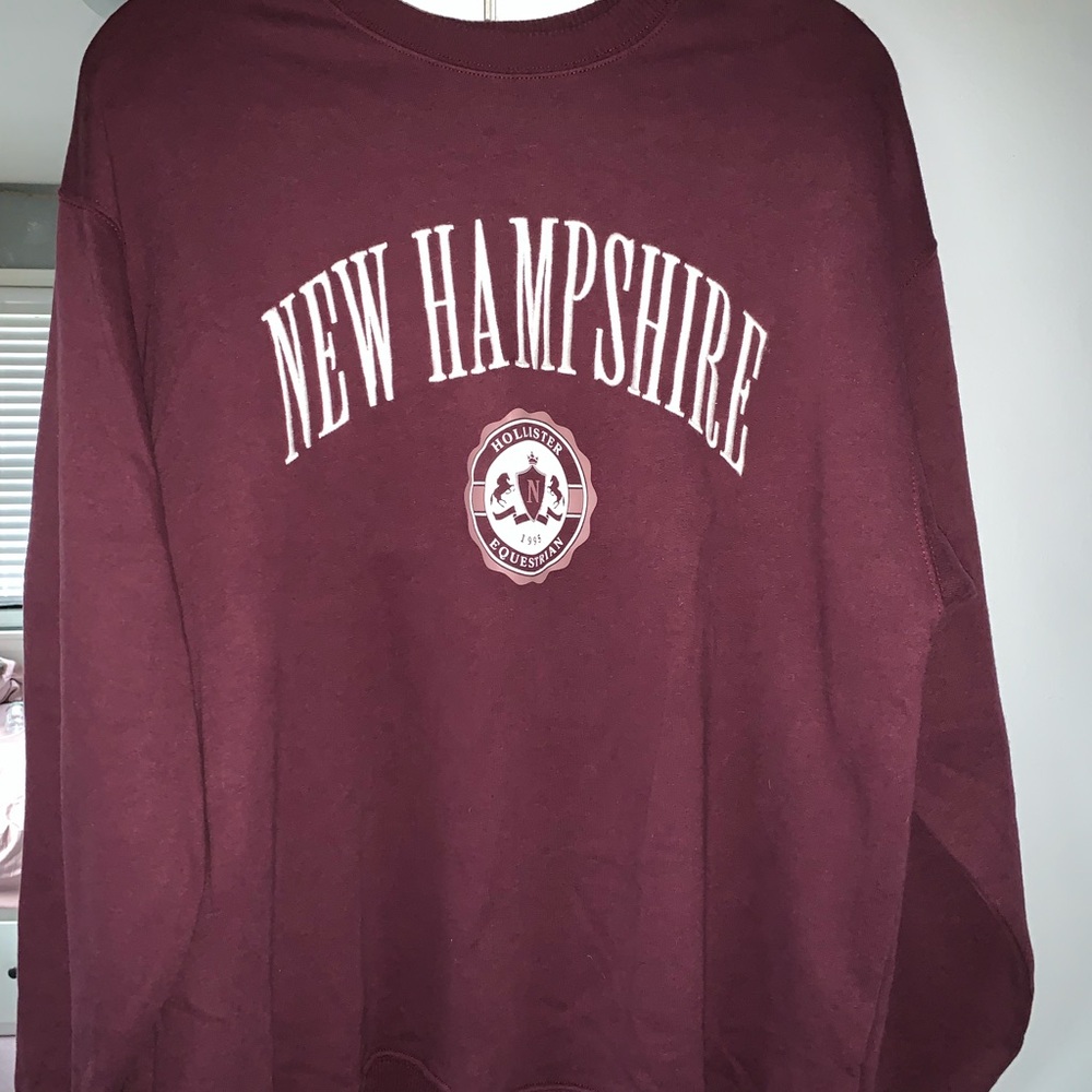 Women’s Hollister crewneck